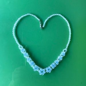 Blue bead flower necklace